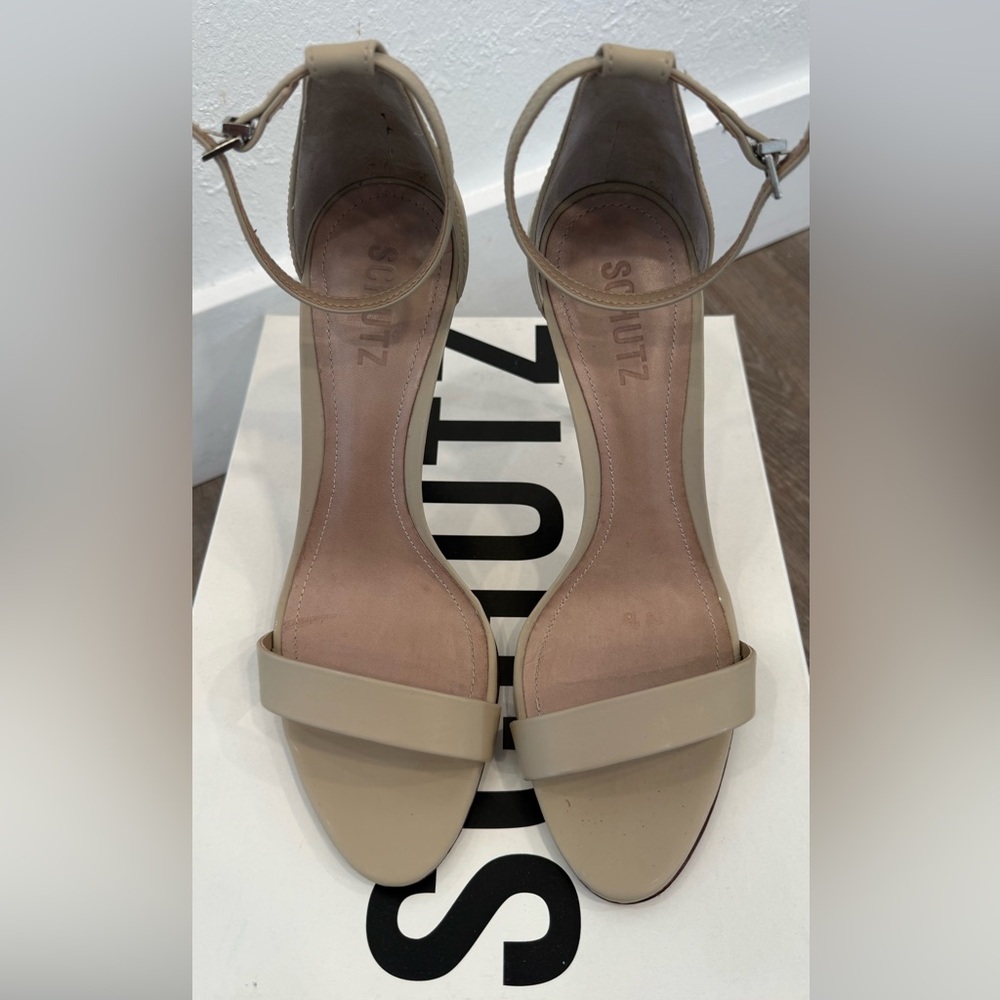 Schutz CADEY-LEE SANDAL size 8/ color oyester